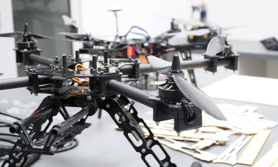zdjęcie przedstawia model drona